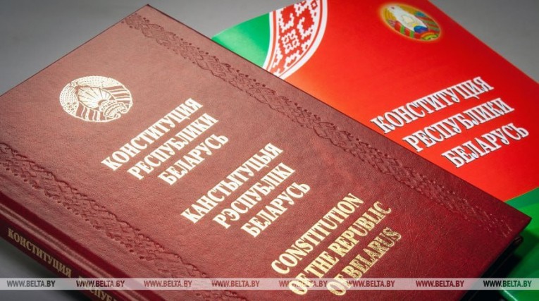 Президент Беларуси Александр Лукашенко поздравил соотечественников с Днем Конституции