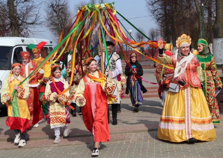 Широкую Масленицу встречай – всей семьей гуляй! В Большой Берестовице проводили зиму и встретили весну