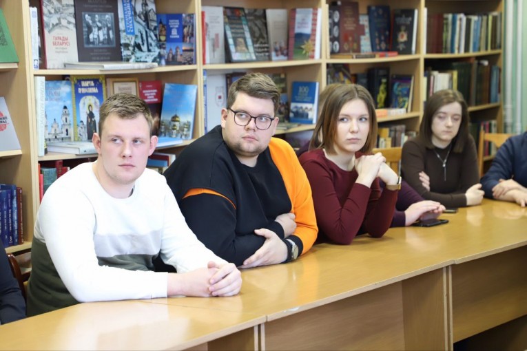 Заседание дискуссионного клуба "Голос  молодых"
