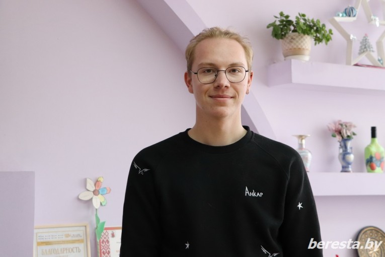 Русский парень Константин Горбунов работает в белорусском хозяйстве КСУП «Воронецкий»