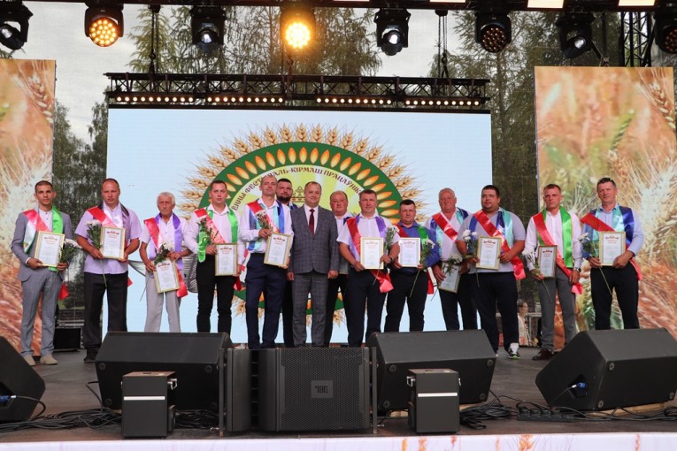 «Хвала і пашана табе, хлебароб!» Районный фестиваль тружеников села «Дажынкi – 2025» в Малой Берестовице начался с церемонии награждения лучших аграриев